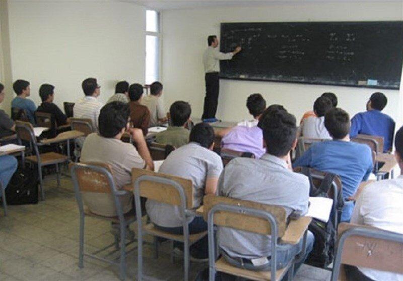 معلمان هم از رتبه بندی صحیح ماندند و هم از فوق العاده شغل معلمان هم از رتبه بندی صحیح ماندند و هم از فوق العاده شغل