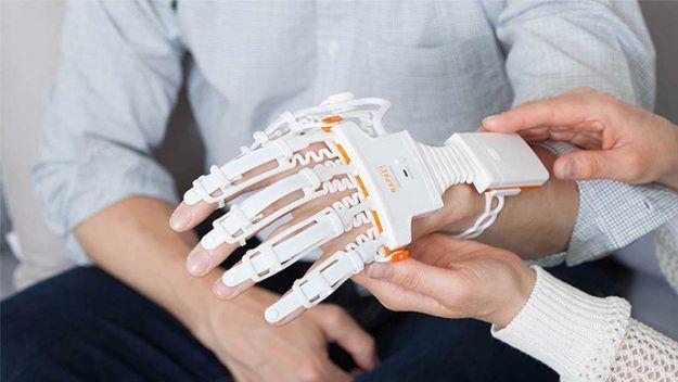 توانبخشی بیماران با دستکش روباتیک