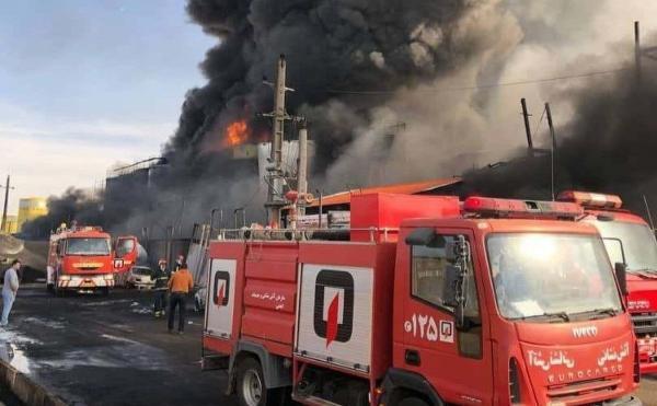 آتش سوزی کارخانه فراوری روغن موتور در شهرک سلیمی آذرشهر اطفا شد