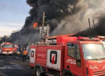 آتش سوزی کارخانه فراوری روغن موتور در شهرک سلیمی آذرشهر اطفا شد