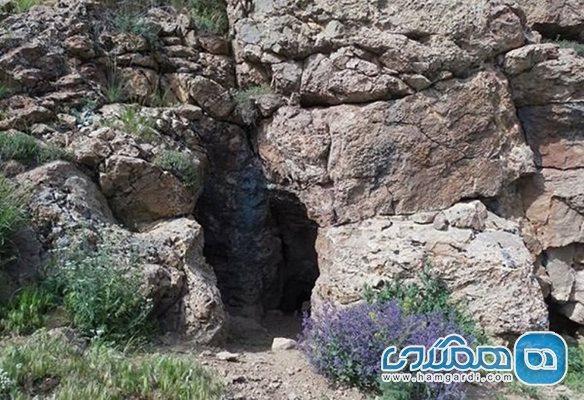 غار هفت خانه یکی از جاذبه های طبیعی استان اردبیل است